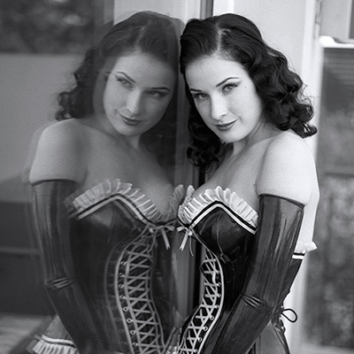 Dita Von Teese, Los Angeles 2001
